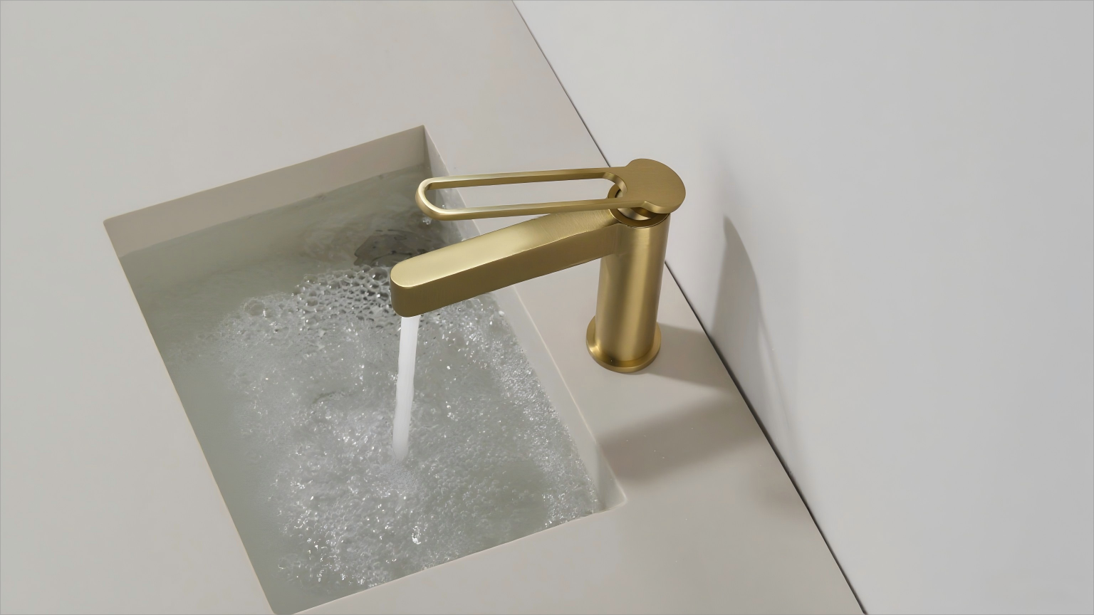 HomeShow Runway Series multi - color basin faucet artistic decor versatile design steady water flow